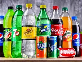 نوشیدنی محبوب ایرانی ها رسما گران شد / اعلام قیمت جدید نوشابه