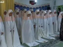 برگزاری نماز جماعت به امامت یک خانم