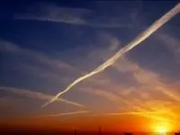 ۳ عکس وایرال از آسمان تهران / ماجرای ابرهای خطی چه بود؟