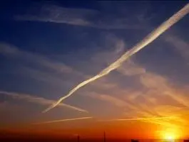 ۳ عکس وایرال از آسمان تهران / ماجرای ابرهای خطی چه بود؟