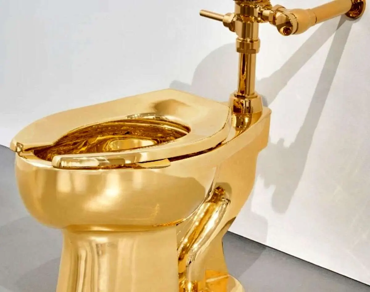 توالت فرنگی عجیب با ۱۰۰ کیلو طلا / آماده حراج باشید