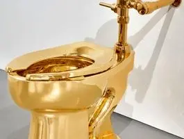 توالت فرنگی عجیب با ۱۰۰ کیلو طلا / آماده حراج باشید