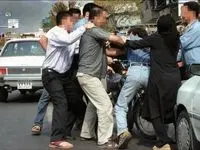 دعوای شدید یک مرد با زن جوان در خیابان + فیلم