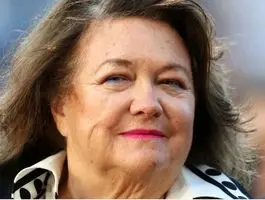 این زن ملکه فلزات کمیاب است