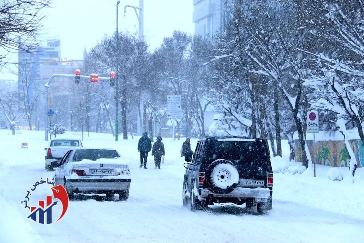 بارش برف در تهران آغاز شد + فیلم