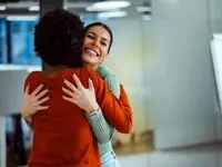 شگرد رایگان مقابله با سرماخوردگی / لطفا همدیگر را بغل کنید!